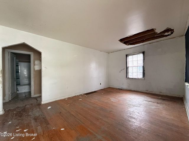 1566 Loney Ln, Louisville, KY 40216