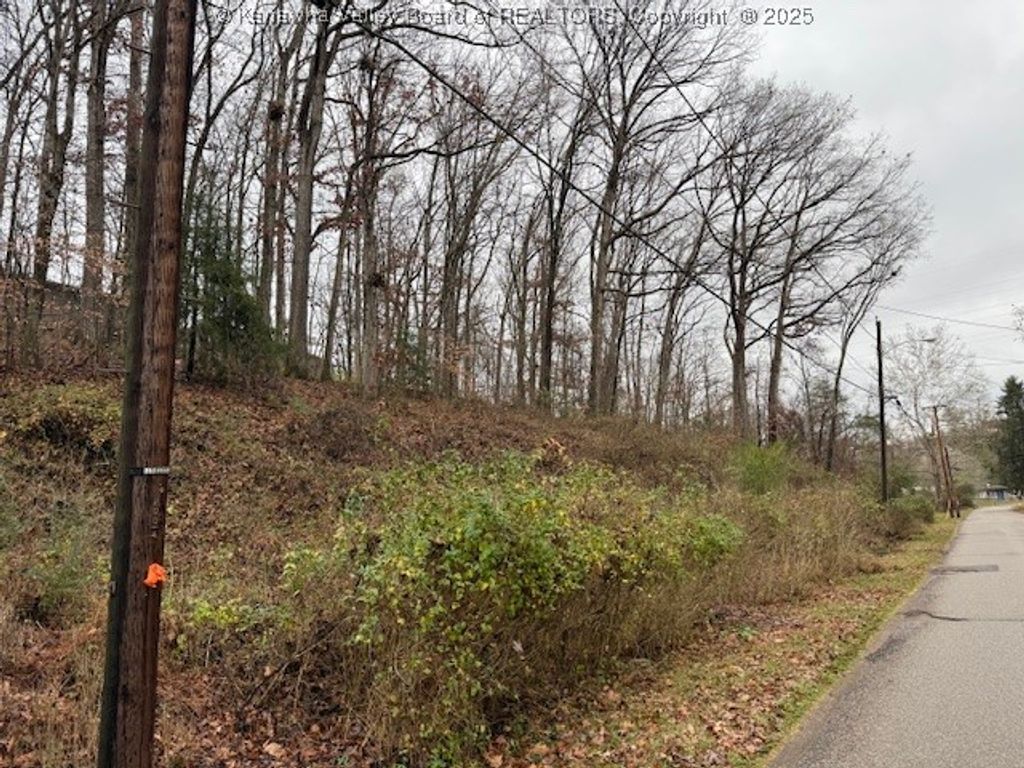 000 Autumn Drive, Dunbar, WV 25064