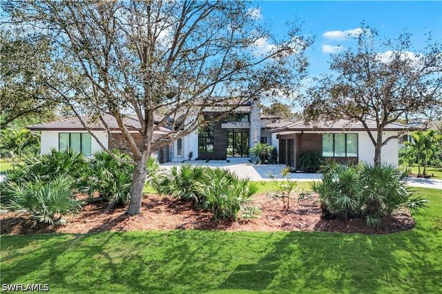 18 Caribbean RD, Naples, FL 34108