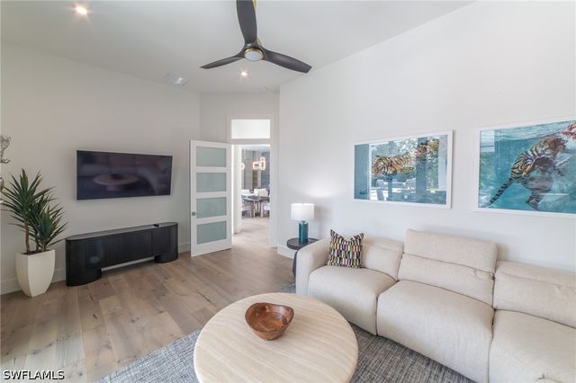 18 Caribbean RD, Naples, FL 34108