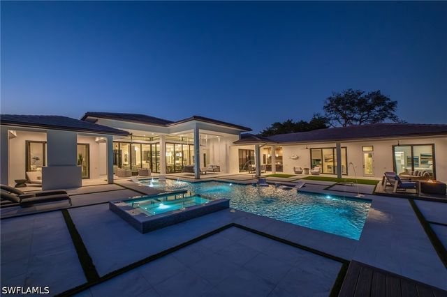 18 Caribbean RD, Naples, FL 34108