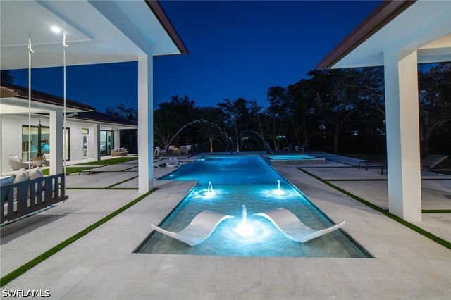 18 Caribbean RD, Naples, FL 34108