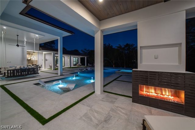 18 Caribbean RD, Naples, FL 34108
