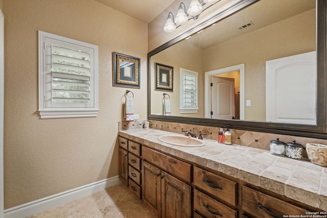 44 OAKLAND HLS, Boerne, TX 78006