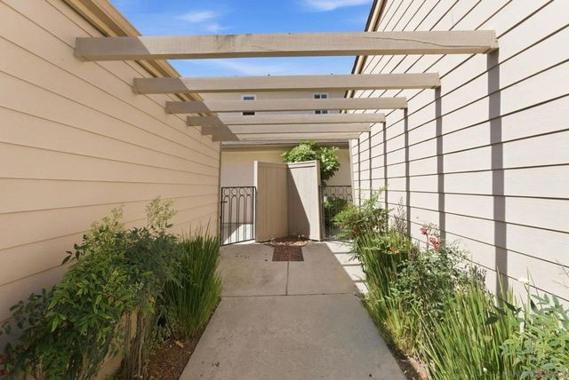 9917 Aviary Dr, San Diego, CA 92131