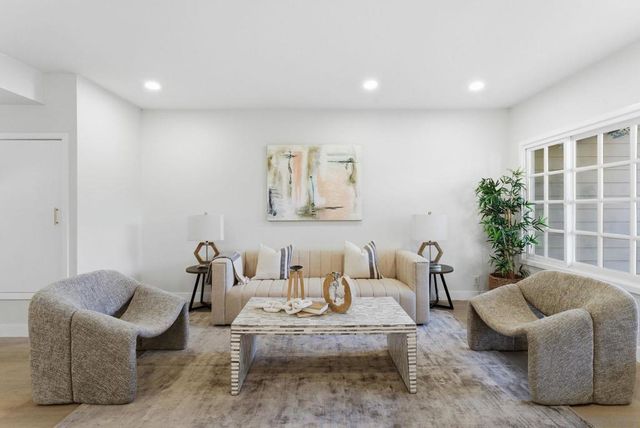 9917 Aviary Dr, San Diego, CA 92131