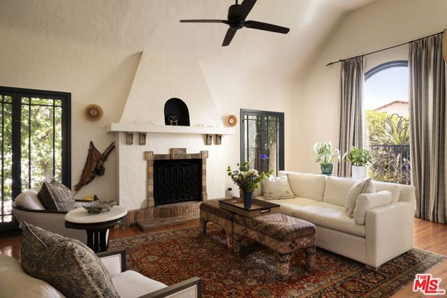 357 N Harper Avenue, Los Angeles, CA 90048