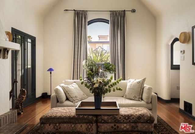 357 N Harper Avenue, Los Angeles, CA 90048