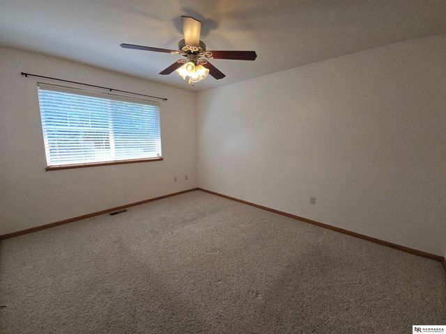 927 Carlton Circle, Lincoln, NE 68512