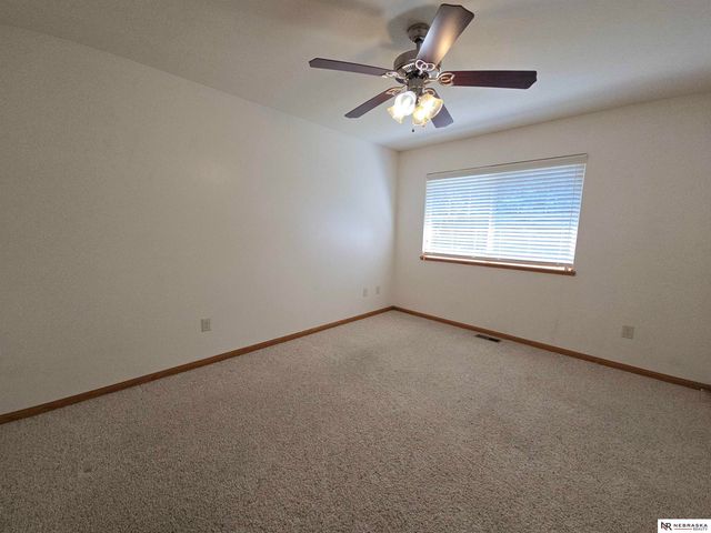 927 Carlton Circle, Lincoln, NE 68512