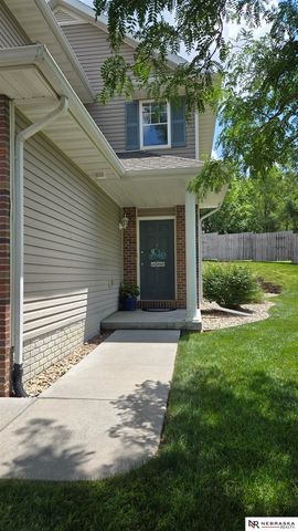 927 Carlton Circle, Lincoln, NE 68512