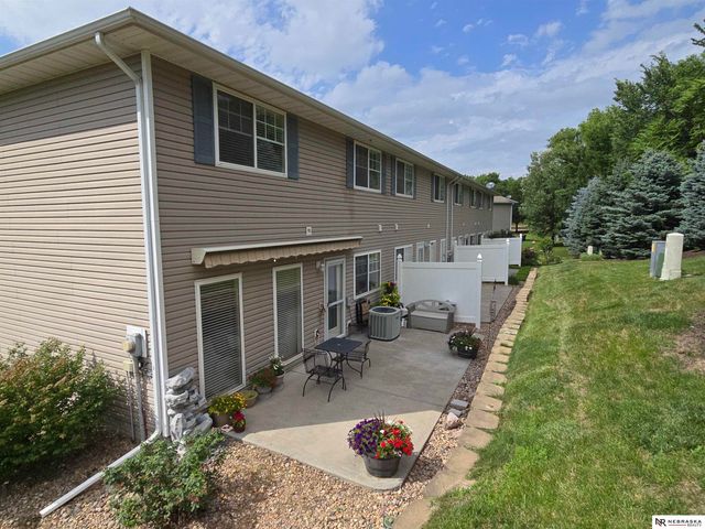 927 Carlton Circle, Lincoln, NE 68512