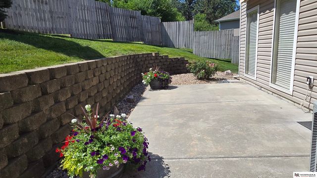 927 Carlton Circle, Lincoln, NE 68512