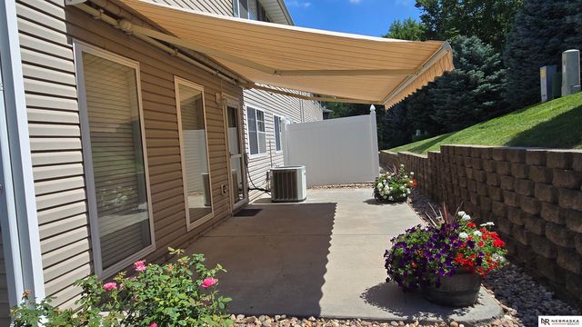 927 Carlton Circle, Lincoln, NE 68512