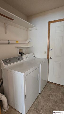 927 Carlton Circle, Lincoln, NE 68512