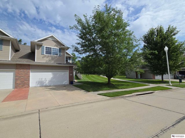927 Carlton Circle, Lincoln, NE 68512