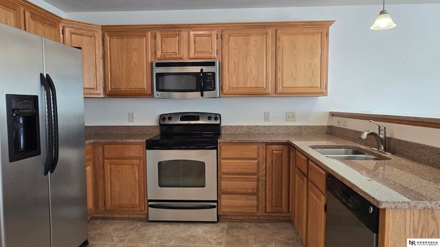927 Carlton Circle, Lincoln, NE 68512
