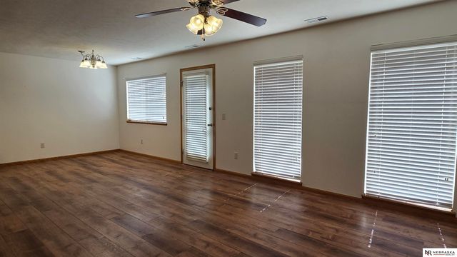 927 Carlton Circle, Lincoln, NE 68512