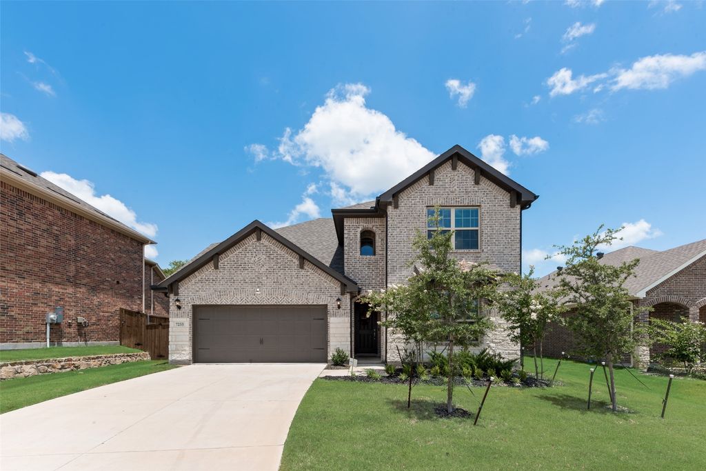 7233 Crowell Avenue, Arlington, TX 76002