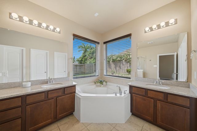 2716 Sunshade Court, Pearland, TX 77584