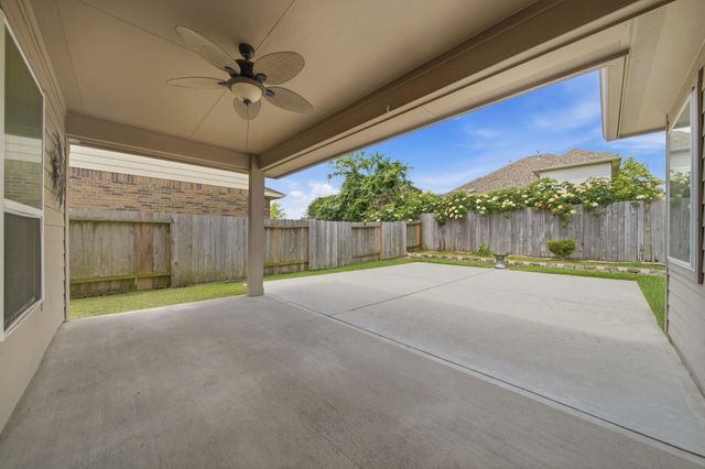 2716 Sunshade Court, Pearland, TX 77584
