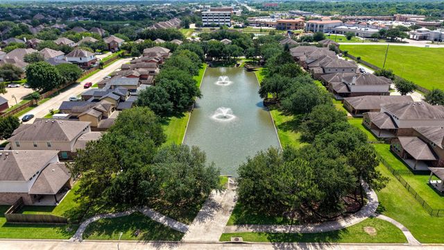 2716 Sunshade Court, Pearland, TX 77584