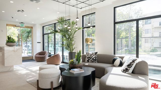 425 N Palm Drive 402, Beverly Hills, CA 90210