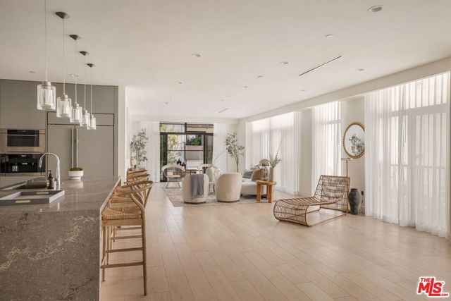 425 N Palm Drive 402, Beverly Hills, CA 90210