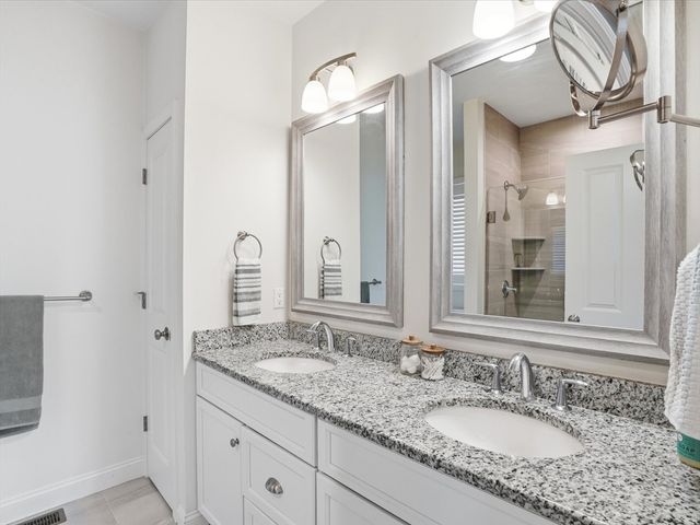 2 Blackberry Ln, Plymouth, MA 02360