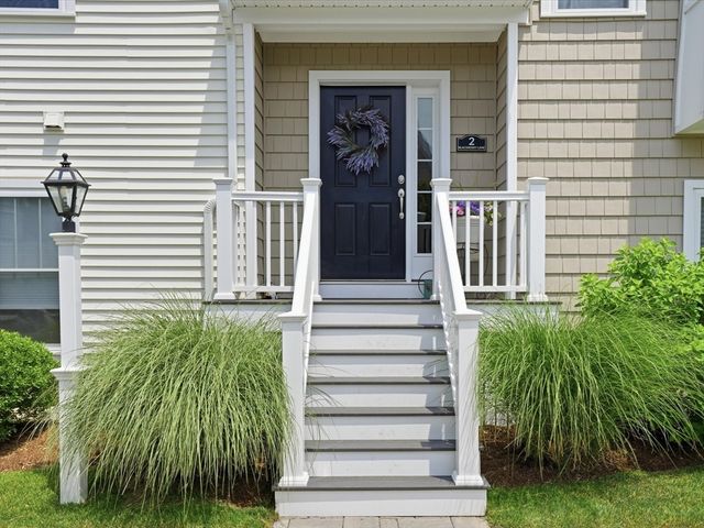 2 Blackberry Ln, Plymouth, MA 02360