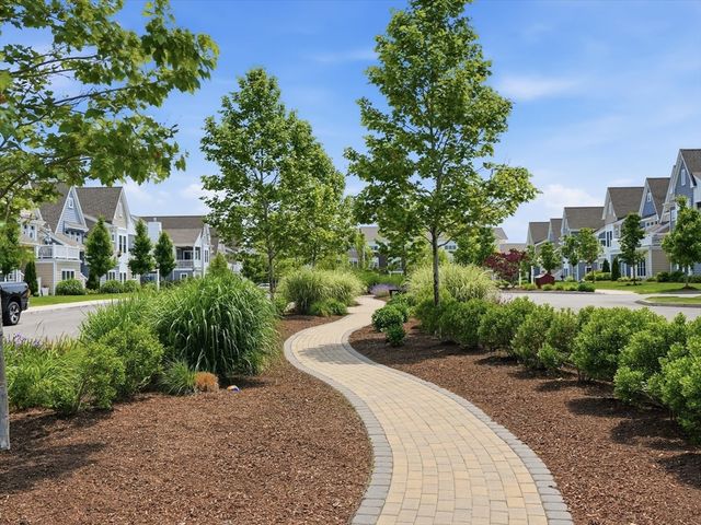 2 Blackberry Ln, Plymouth, MA 02360