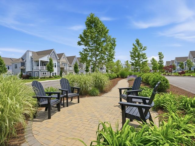 2 Blackberry Ln, Plymouth, MA 02360