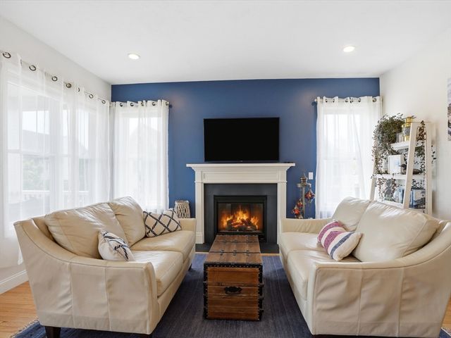 2 Blackberry Ln, Plymouth, MA 02360