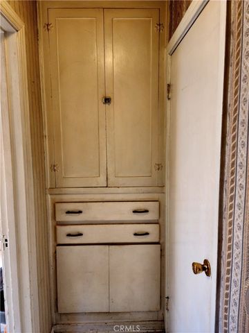 6812 S Van Ness, Los Angeles, CA 90047
