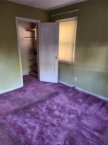 6812 S Van Ness, Los Angeles, CA 90047