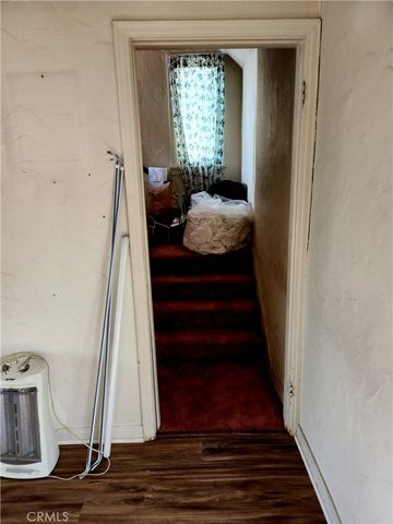6812 S Van Ness, Los Angeles, CA 90047