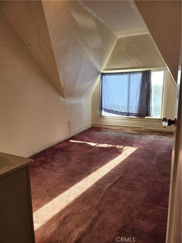 6812 S Van Ness, Los Angeles, CA 90047