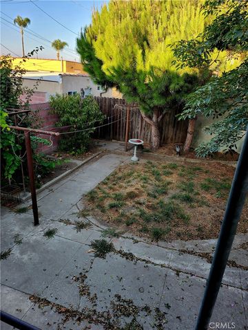6812 S Van Ness, Los Angeles, CA 90047