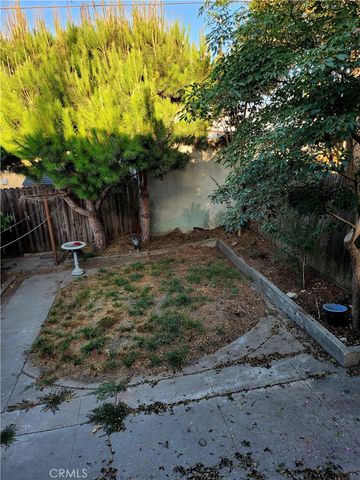 6812 S Van Ness, Los Angeles, CA 90047