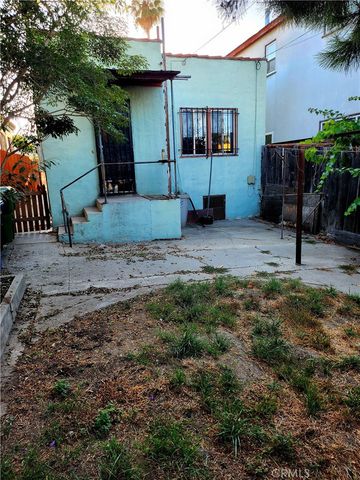 6812 S Van Ness, Los Angeles, CA 90047
