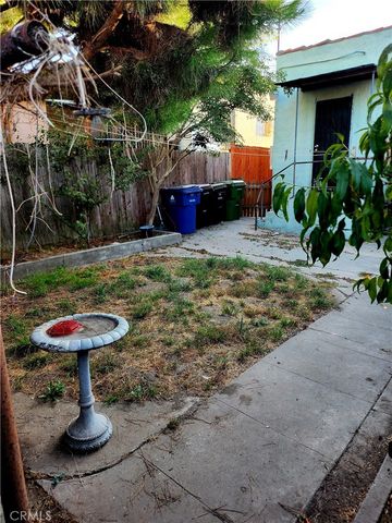 6812 S Van Ness, Los Angeles, CA 90047