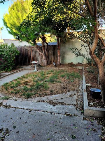 6812 S Van Ness, Los Angeles, CA 90047