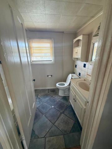 116 Front AVE, Salem, VA 24153