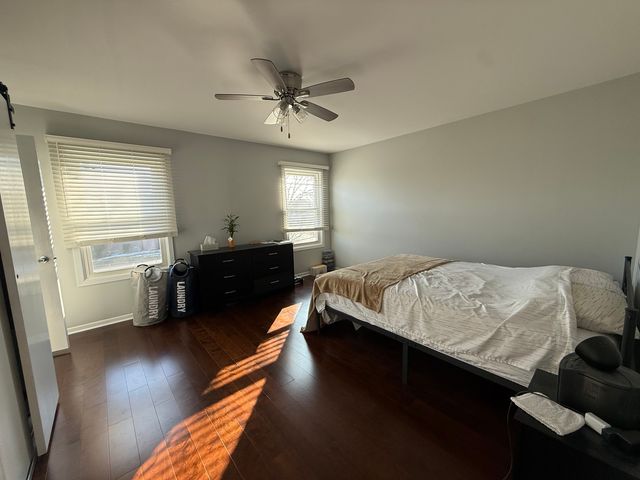 1172 Hill Crest Drive, Carol Stream, IL 60188