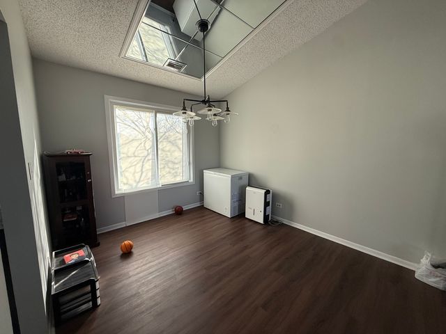 1172 Hill Crest Drive, Carol Stream, IL 60188