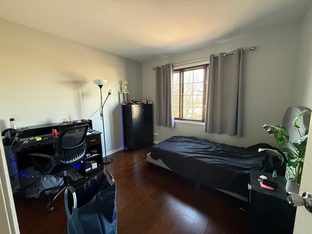 1172 Hill Crest Drive, Carol Stream, IL 60188