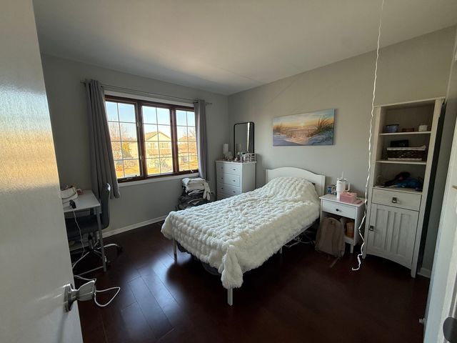 1172 Hill Crest Drive, Carol Stream, IL 60188