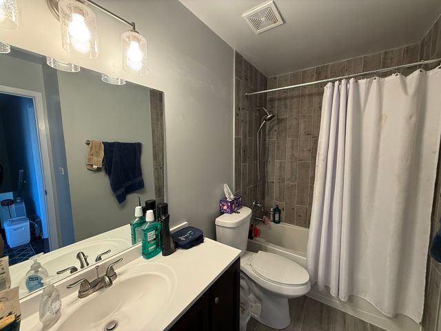 1172 Hill Crest Drive, Carol Stream, IL 60188