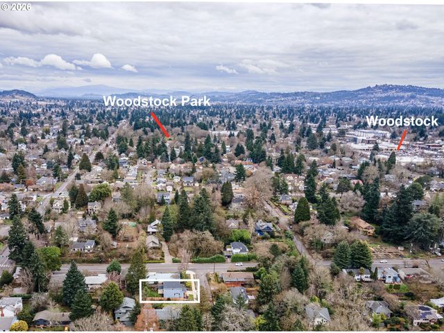 3911 Se INSLEY St, Portland, OR 97202