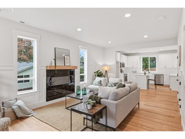 3911 Se INSLEY St, Portland, OR 97202